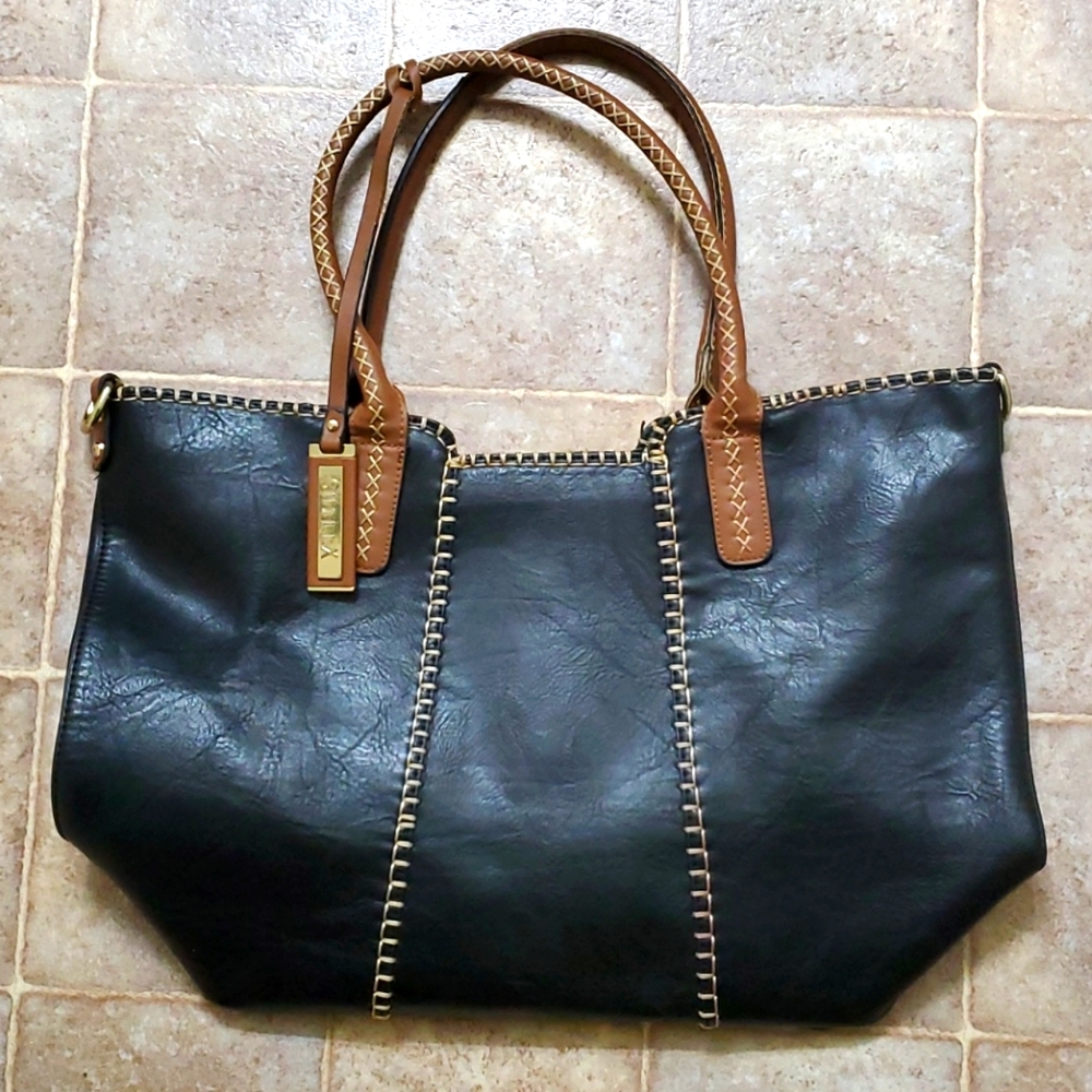 Chillx Large Shoulder Bag